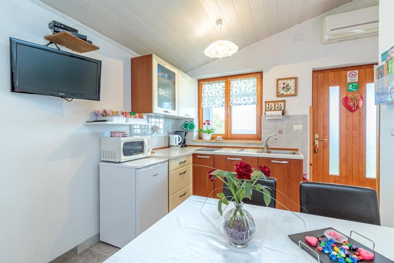 Apartments Sveti Leonard Oprtalj Eksteriør billede