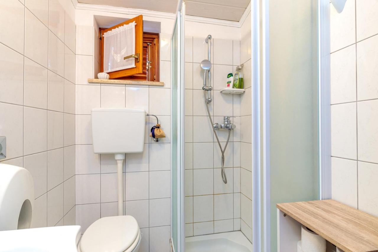 Apartments Sveti Leonard Oprtalj Eksteriør billede