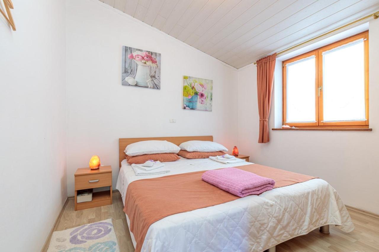 Apartments Sveti Leonard Oprtalj Eksteriør billede