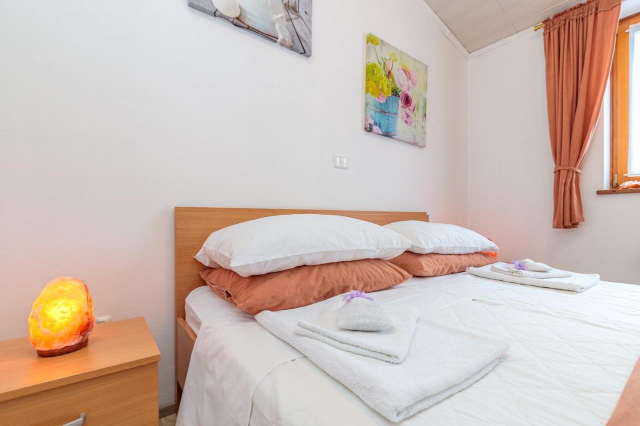 Apartments Sveti Leonard Oprtalj Eksteriør billede