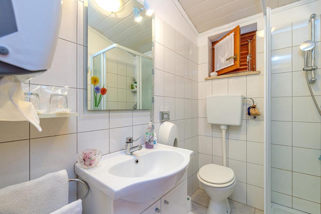 Apartments Sveti Leonard Oprtalj Eksteriør billede